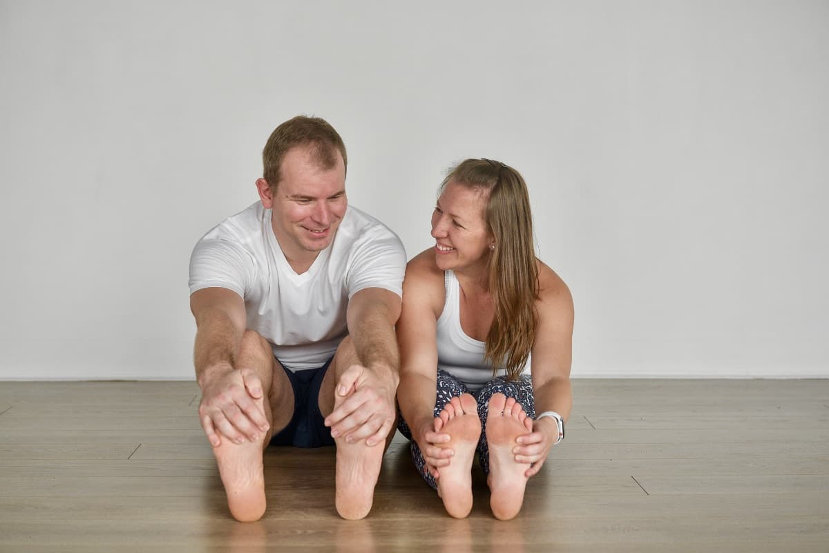 Tatiana and Michal, founders of Evolvere, sitting together in the studio