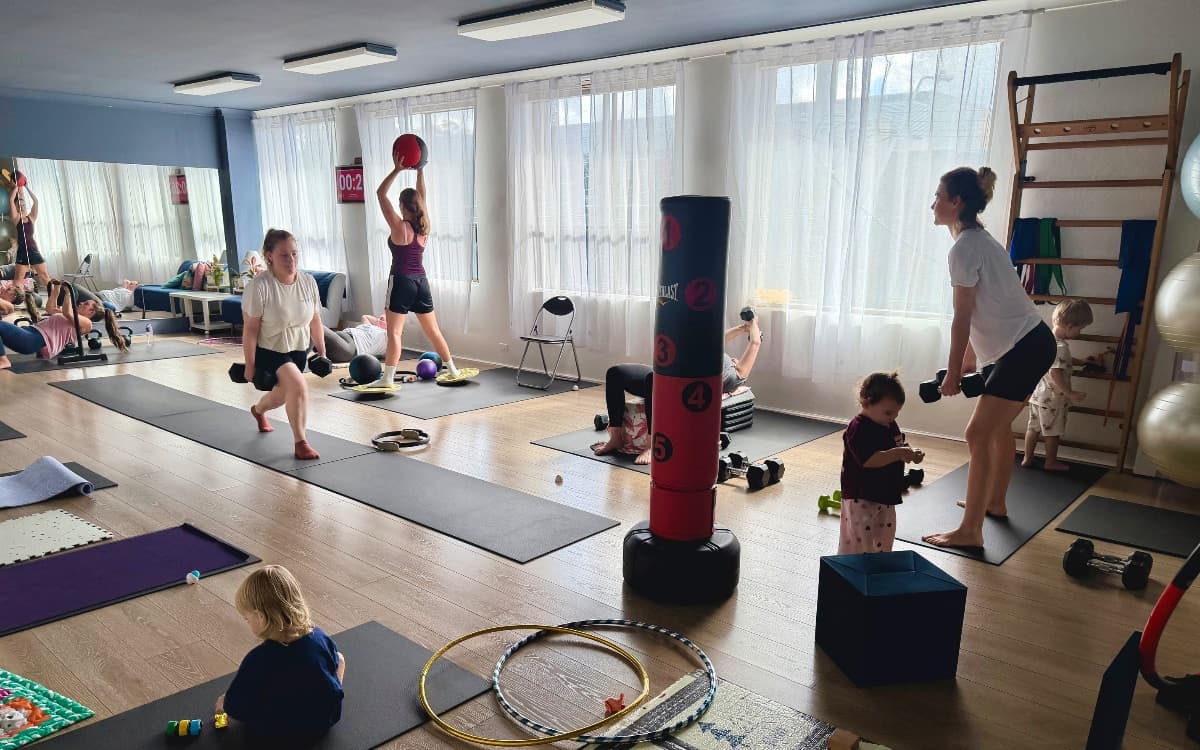Mums and bubs power circuit — postnatal strength class with babies at Evolvere